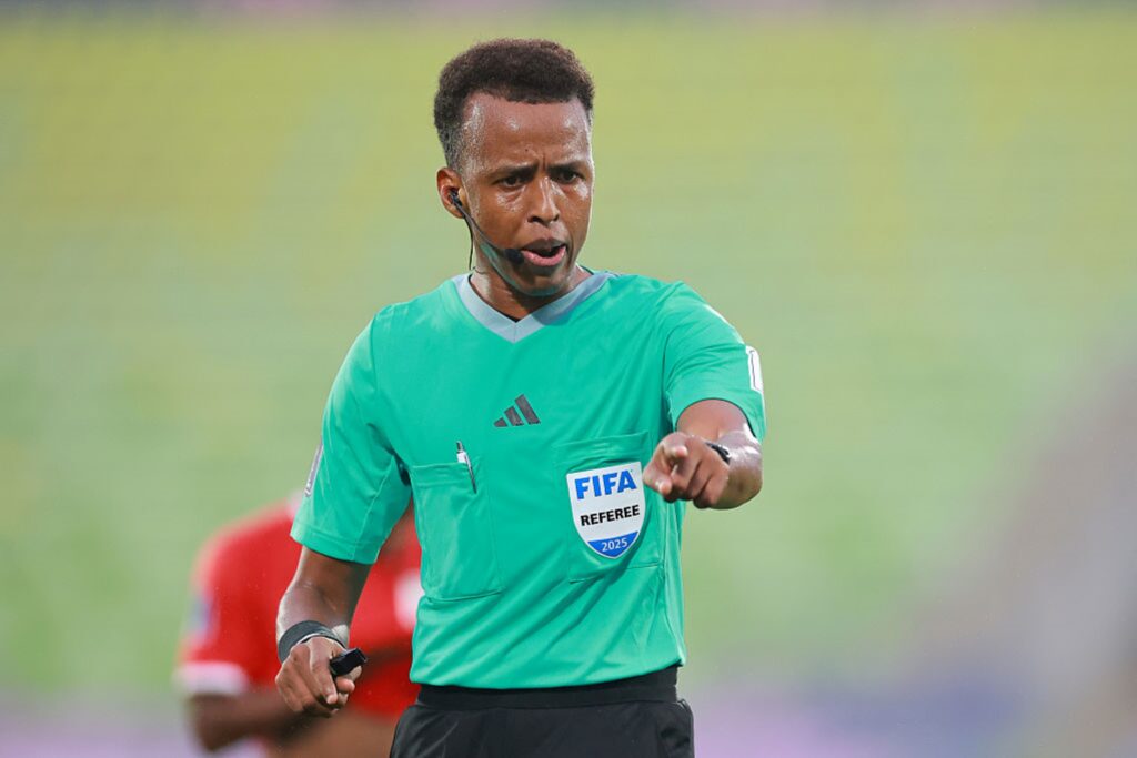 “eles-tem-um-problema-com-o-meu-pais”,-diz-arbitro-barrado-nos-eua