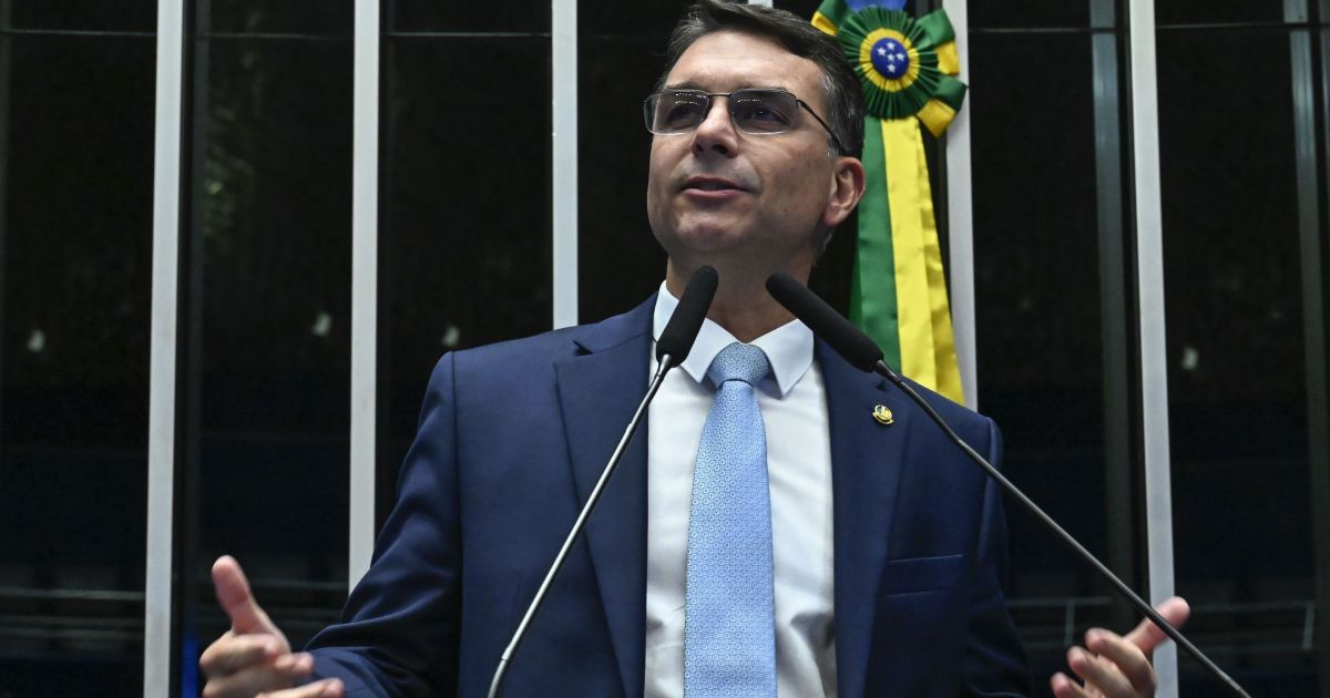 nenhum-candidato-ganhou-espaco-com-desgaste-de-flavio,-diz-arko-advice