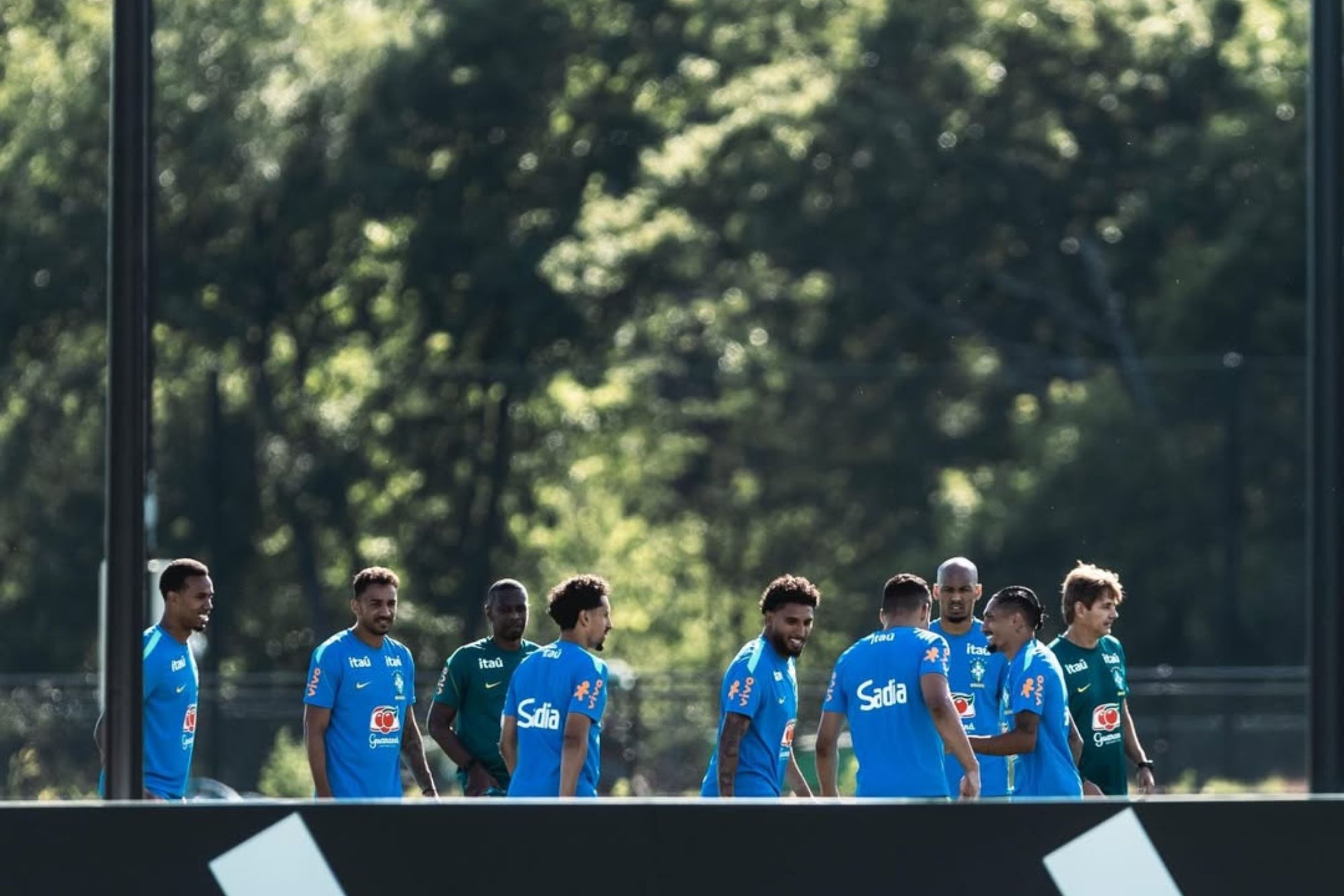 ancelotti-testa-novo-jogador-na-lateral-direita-em-treino-da-selecao