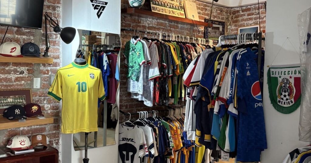 brecho-de-futebol-na-cidade-do-mexico-vende-camisas-de-ate-r$-10-mil