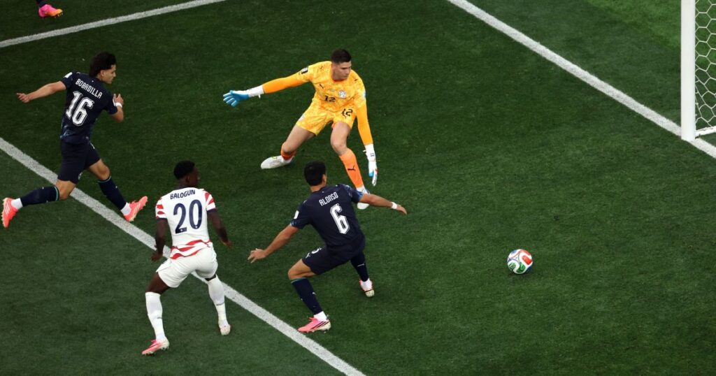 jogador-do-sao-paulo-marca-primeiro-gol-contra-da-copa-em-eua-x-paraguai