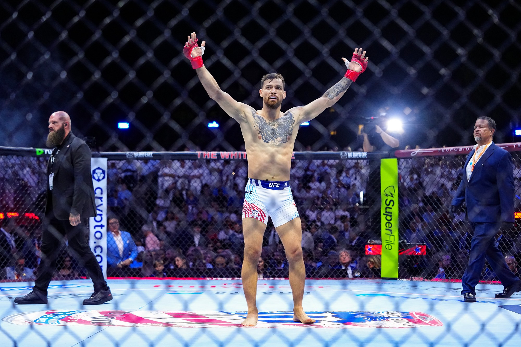 mais-um-nocaute-brasileiro:-ruffy-vence-chandler-no-ufc-da-casa-branca