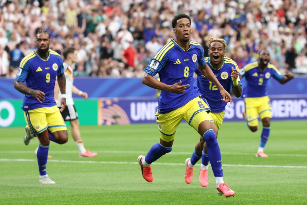 selecao-de-curacao-recebe-premio-do-guiness-book