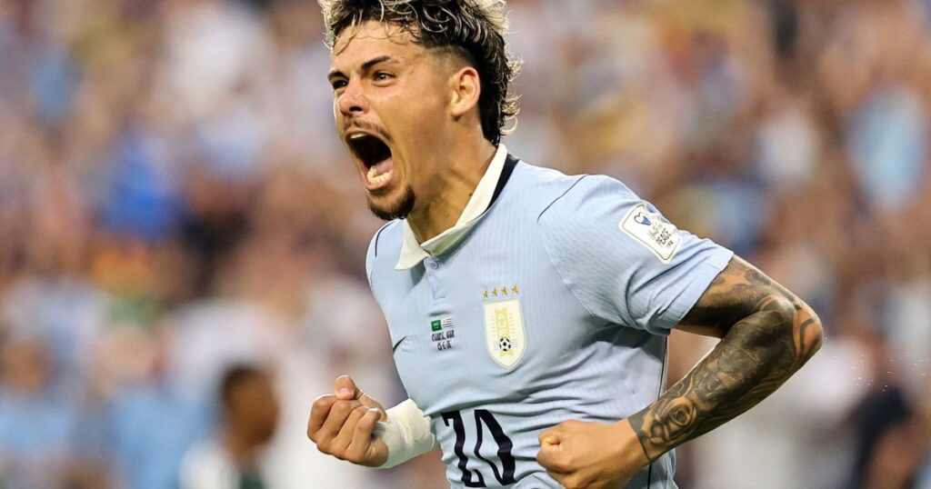 copa:-uruguai-desperta-no-2o-tempo-e-busca-o-empate-contra-a-arabia-saudita