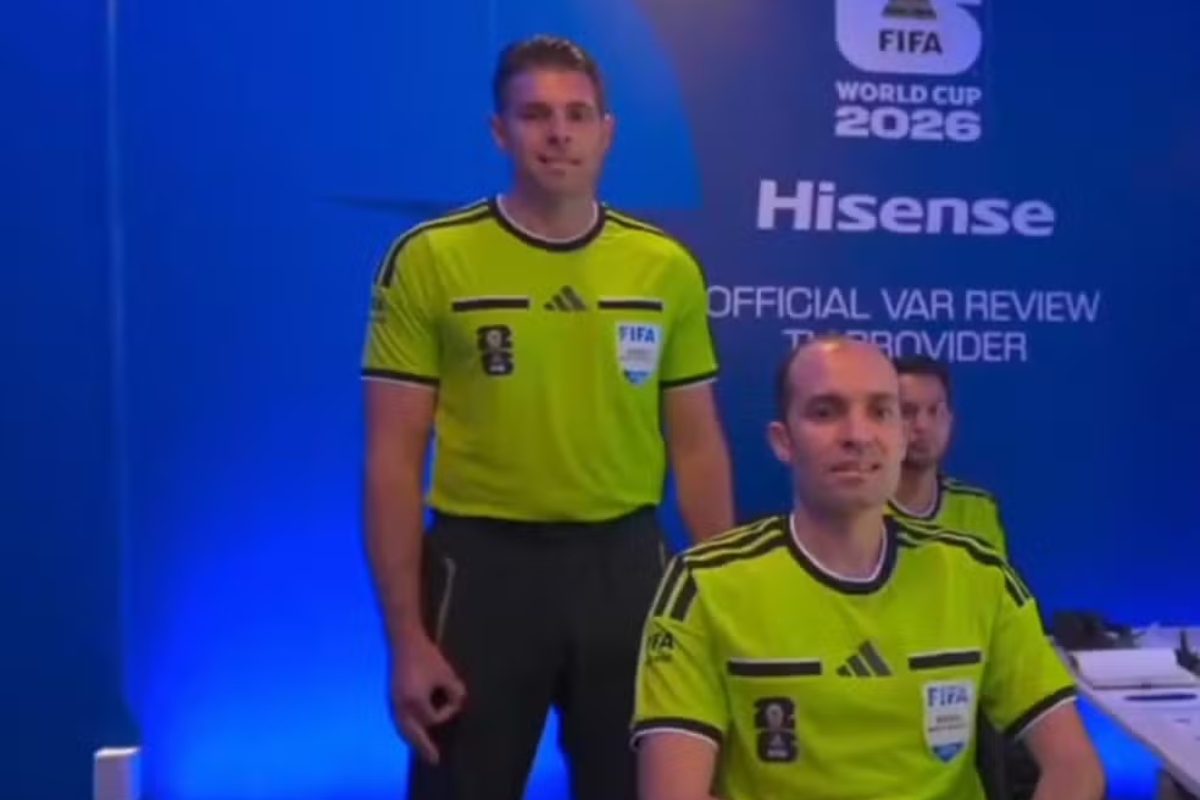 fifa-nao-punira-arbitro-de-video-acusado-de-fazer-gesto-supremacista