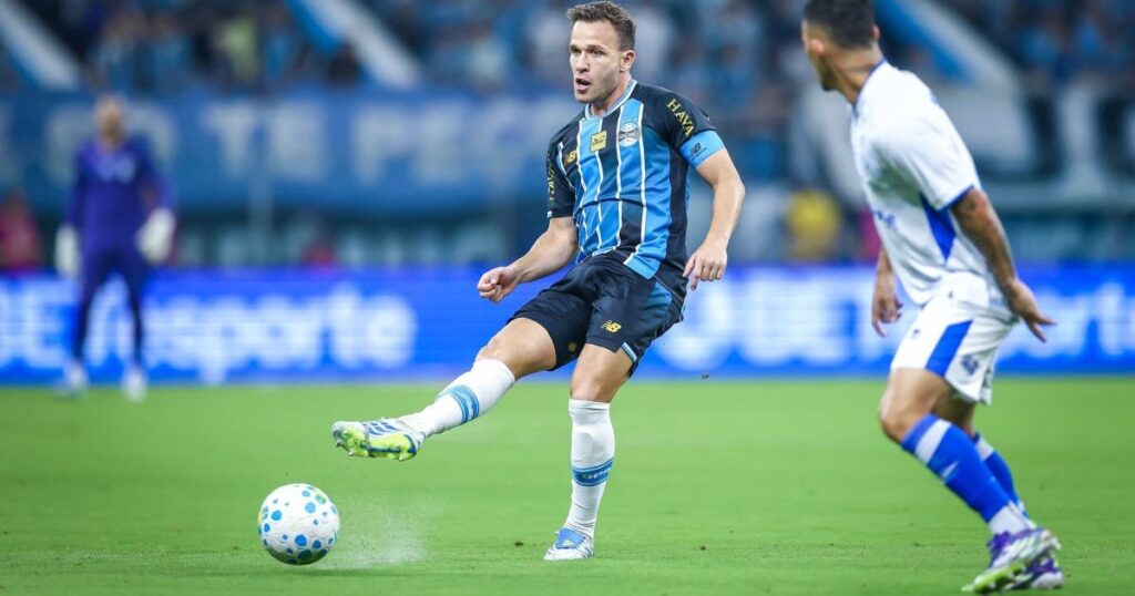 gremio-confirma-saida-do-meio-campista-arthur