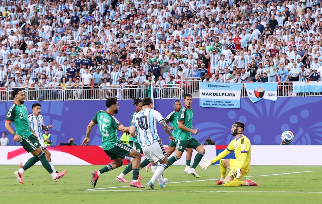 messi-marca-contra-argelia-e-iguala-recorde-de-cristiano-ronaldo