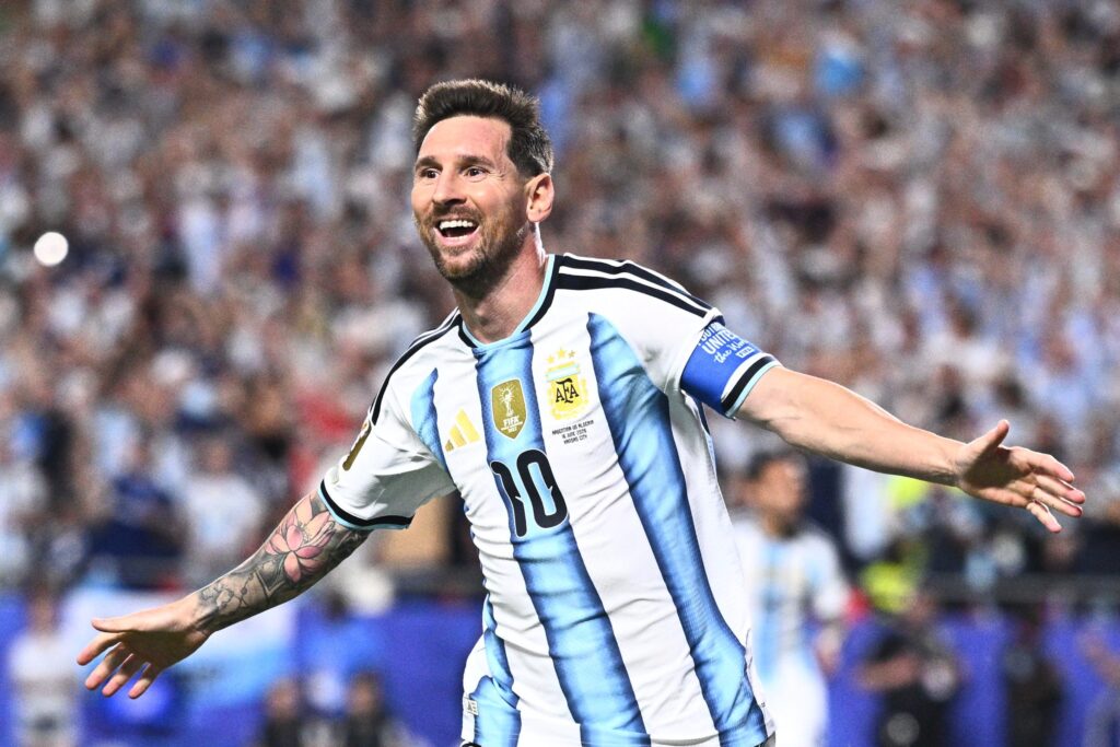 messi-exalta-ronaldo-nazario-apos-superar-recorde-de-gols-em-copas