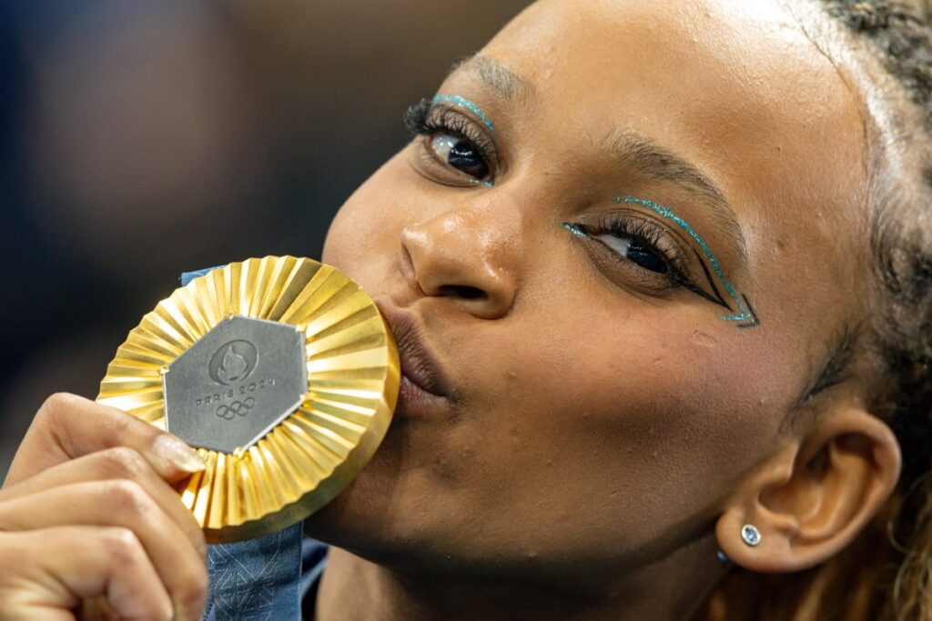 em-retorno,-rebeca-andrade-se-classifica-a-final-do-salto-do-pan