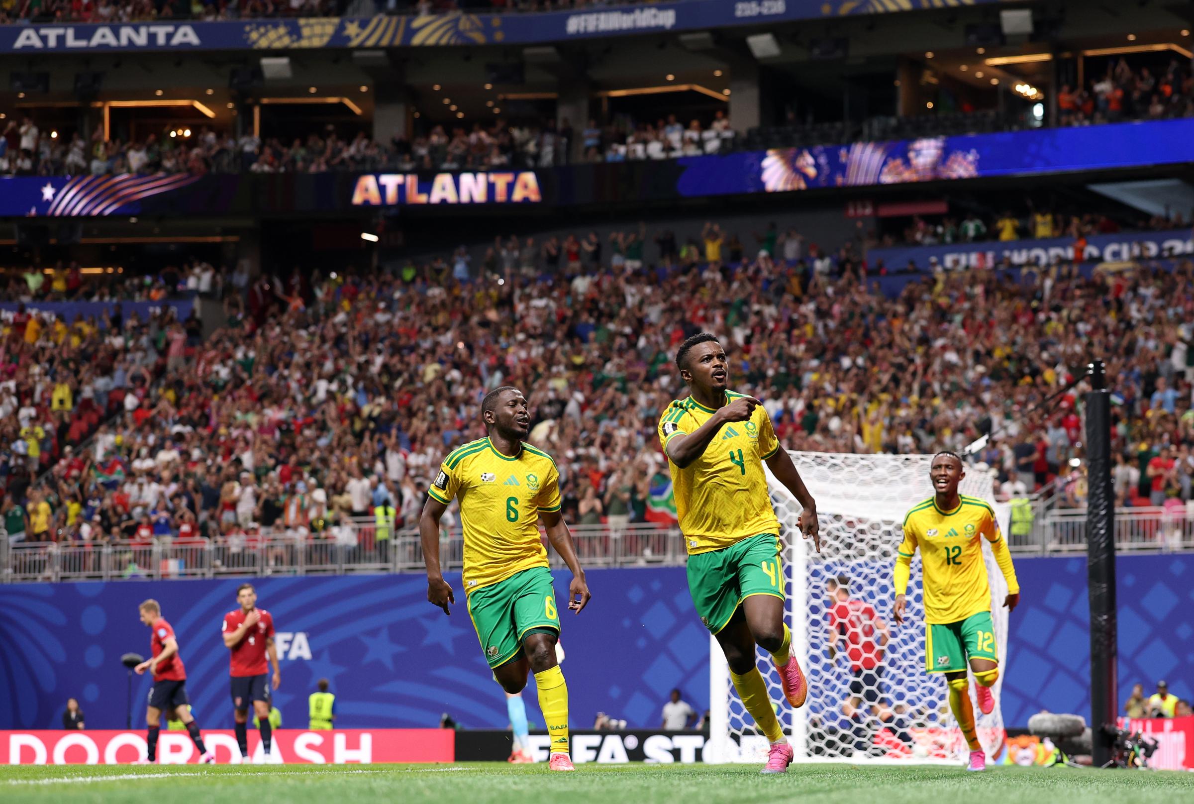 copa:-africa-do-sul-reage-no-fim-e-arranca-empate-contra-tchequia