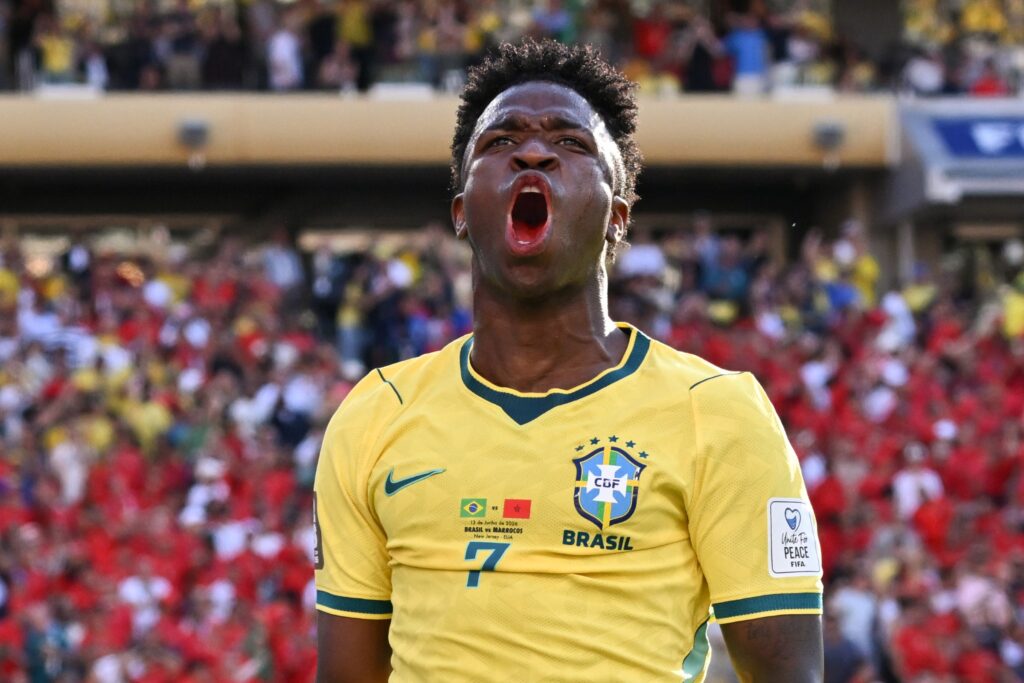 contra-o-haiti,-vini-jr.-chega-a-500-jogos-como-profissional