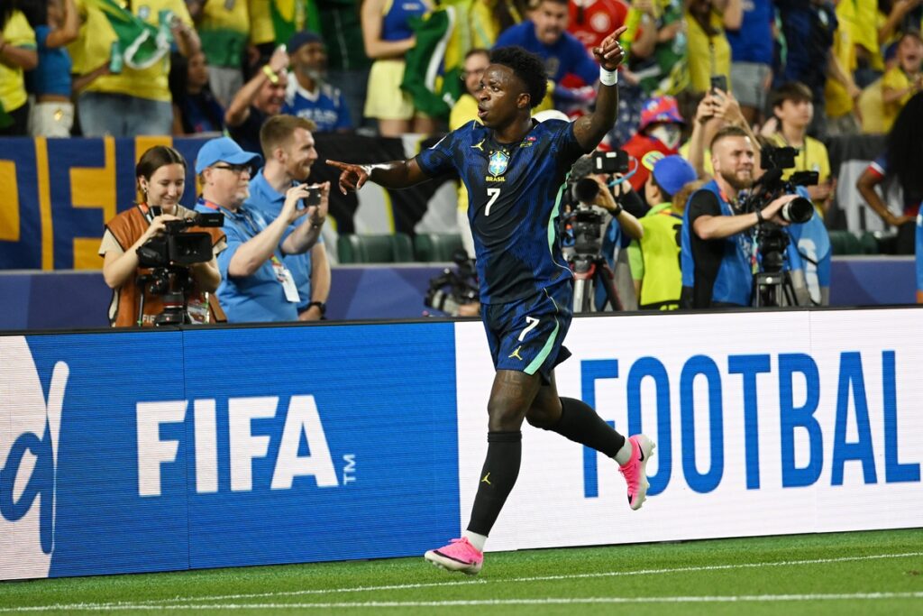 vini-jr-faz-gol-para-o-brasil-e-amplia-placar-para-3-x-0.-veja