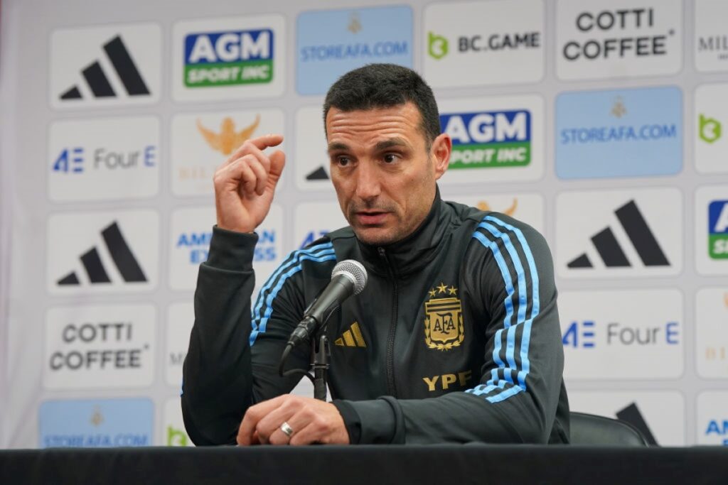tecnico-da-argentina,-scaloni-critica-pausa-para-hidratacao-na-copa