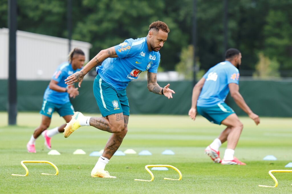 brasil-treina-com-neymar-e-sem-alisson-antes-de-jogo-contra-a-escocia
