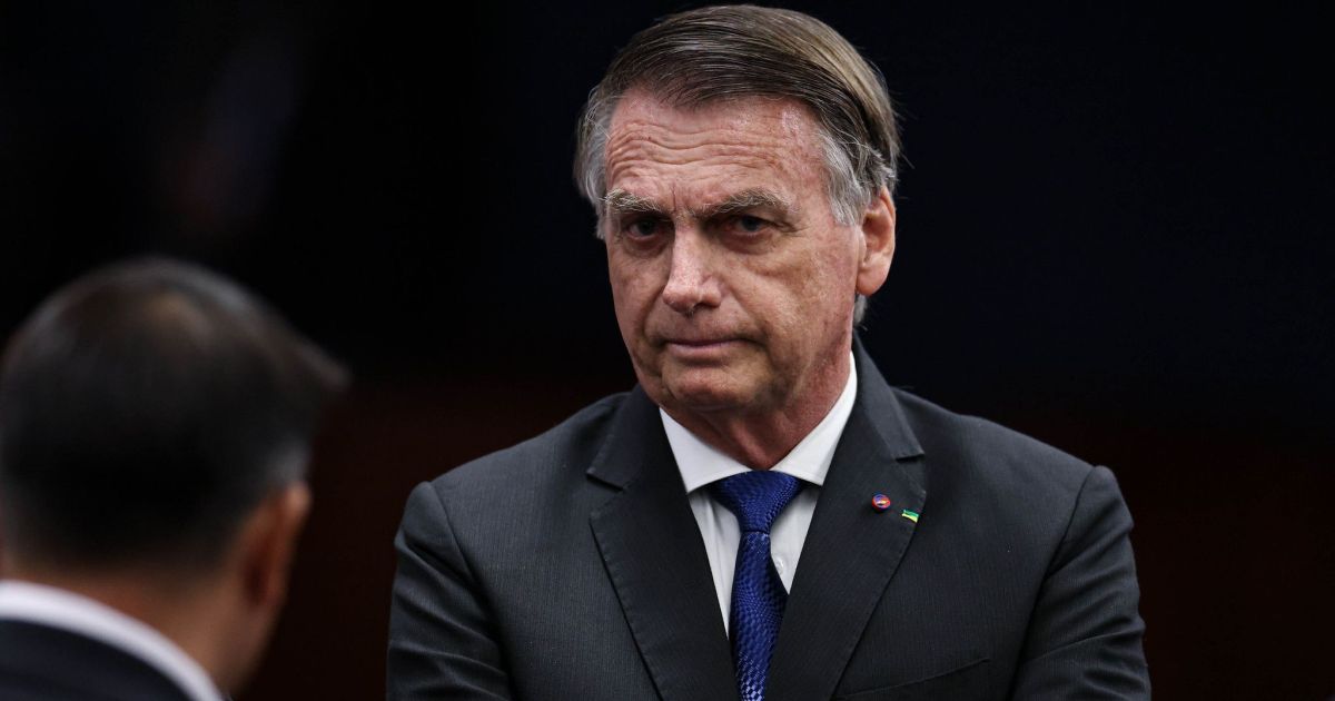 defesa-pede-“reuniao-preparatoria”-com-bolsonaro-para-depoimento-sobre-arma