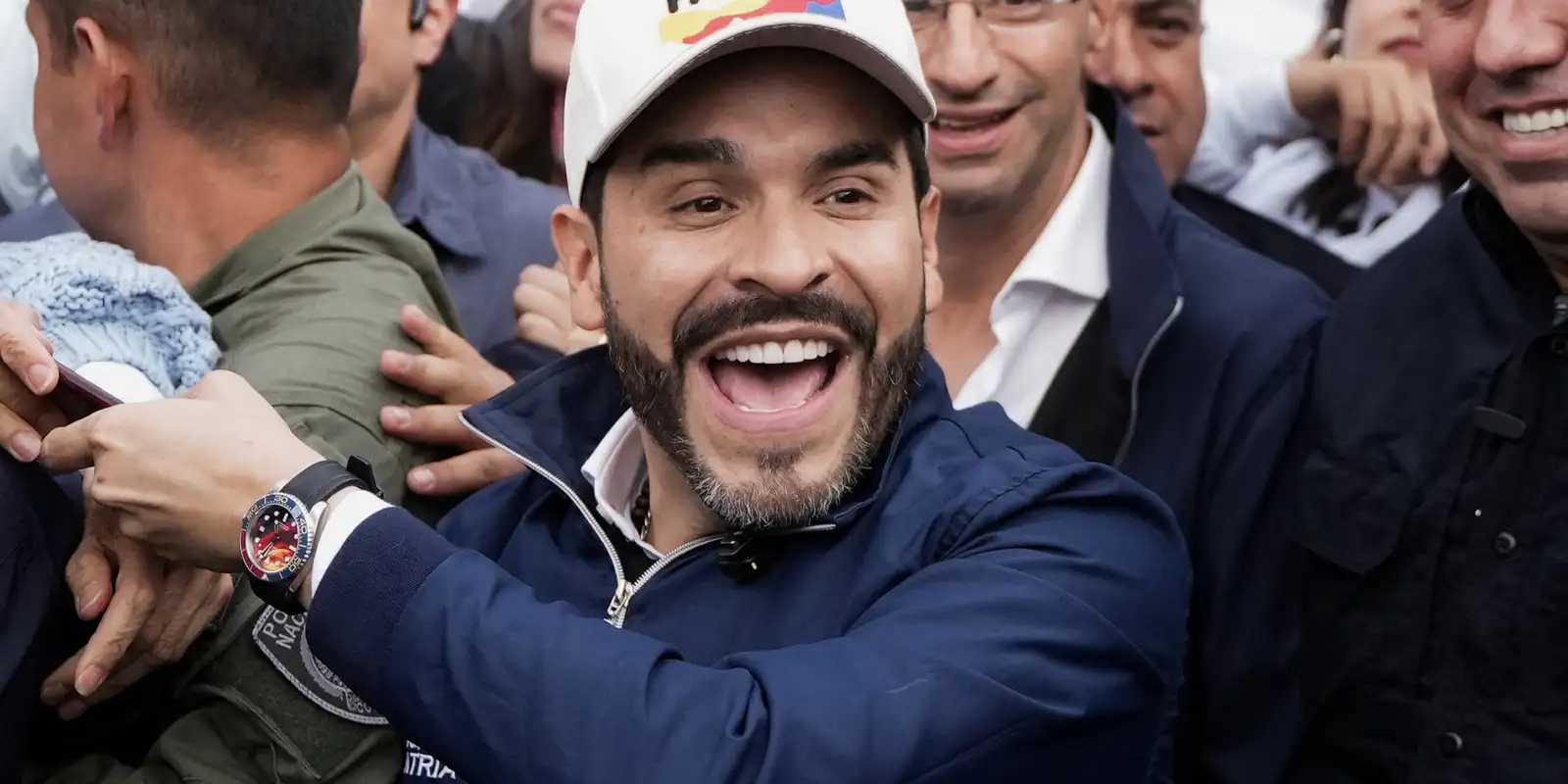 colombia:-de-la-espriella-vence-disputa-apertada-para-presidencia