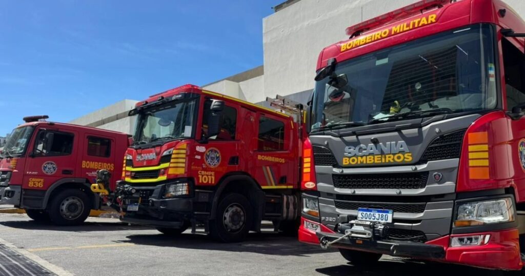 incendio-em-galpoes na-lapa-provoca-coluna-de-fumaca-em-sp