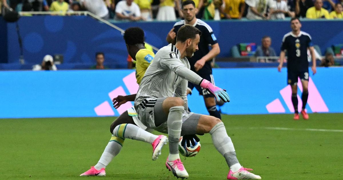 especialista-diz-que-gol-de-vini-jr.-contra-a-escocia-foi-mal-anulado