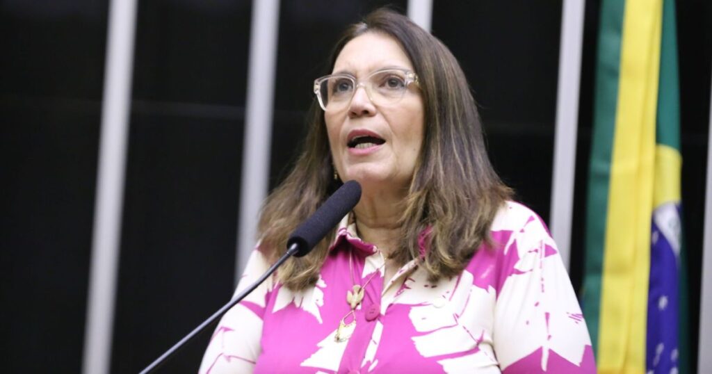 video-de-michelle-caiu-como-uma-bomba,-mas-ficara-para-tras,-diz-bia-kicis