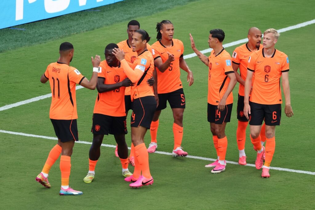holanda-bate-a-tunisia-e-garante-classificacao-como-lider-do-grupo-f