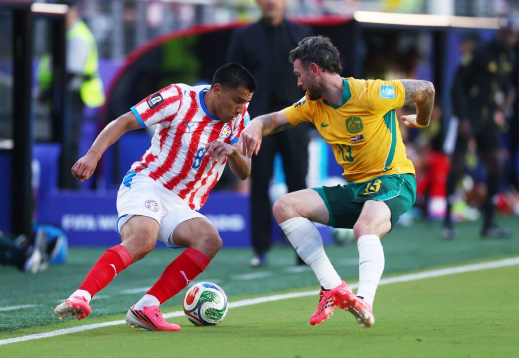 com-empate-em-0-x-0,-australia-e-paraguai-avancam-a-segunda-fase