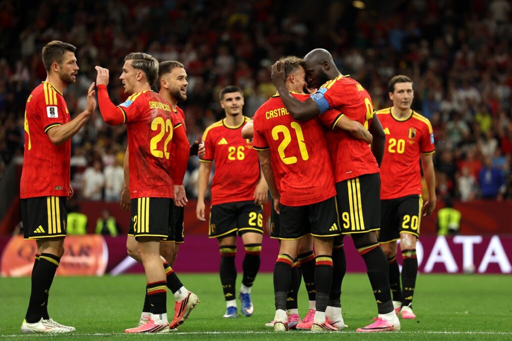 belgica-goleia-nova-zelandia-e-garante-vaga-para-o-mata-mata-da-copa