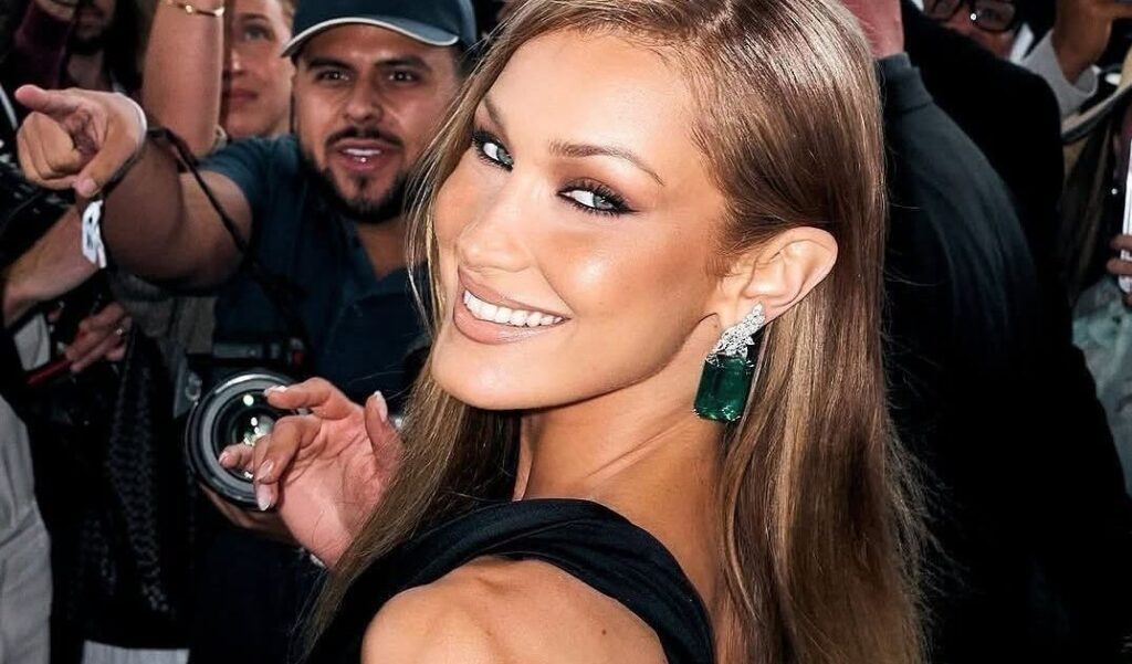 bella-hadid-abre-o-jogo-sobre-doenca-de-lyme:-“um-dia-apos-o-outro”