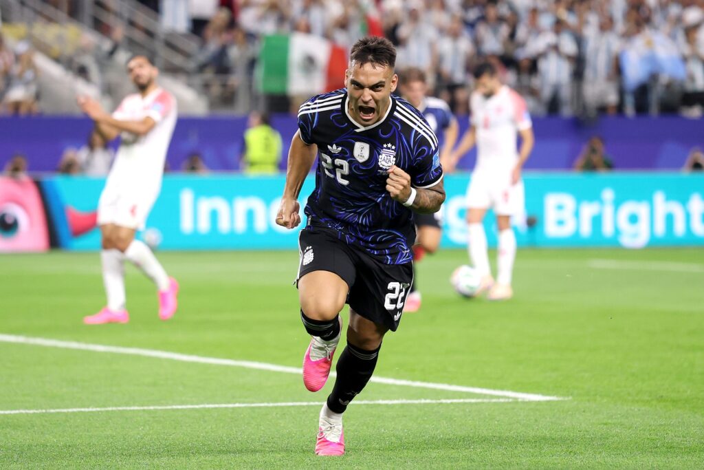 lautaro-martinez-amplia-para-a-argentina-contra-jordania-na-copa.-siga