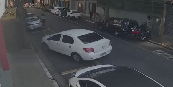 video-mostra-dupla-que-atirou-em-tenente-momentos-antes-do-crime;-veja
