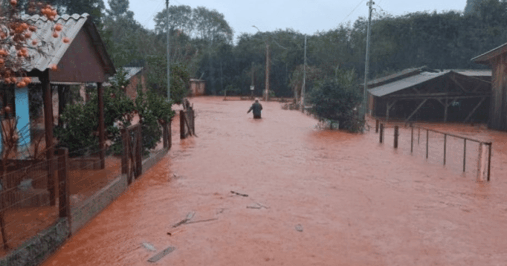 aulas-sao-suspensas-apos-fortes-temporais-causarem-estragos-no-rs