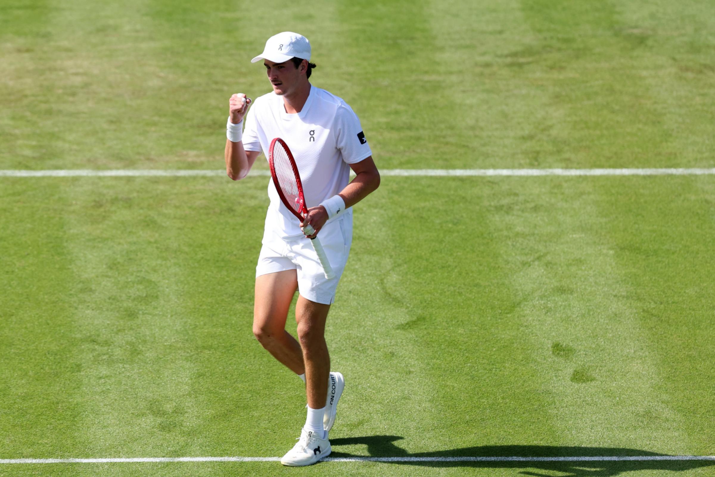 joao-fonseca-vence-bautista-por-3-sets-a-0-na-estreia-em-wimbledon