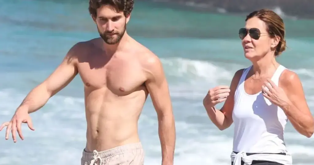 Adriana Esteves faz aparição rara com filho mais velho na praia; veja fotos