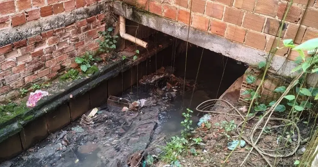 PM localiza galeria pluvial usada como rota de fuga por criminosos na BA
