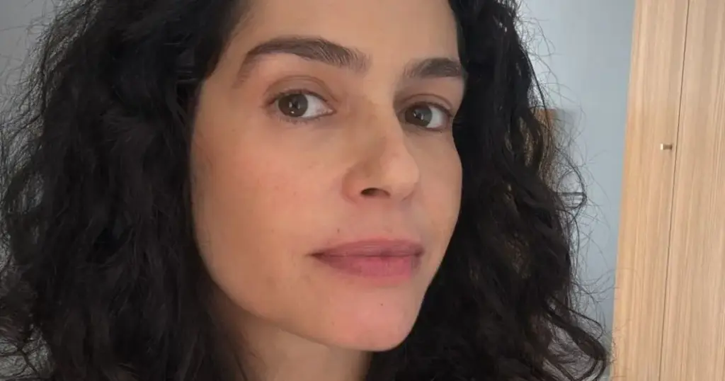 Maria Flor diz que terminou relacionamento por ex não escovar os dentes