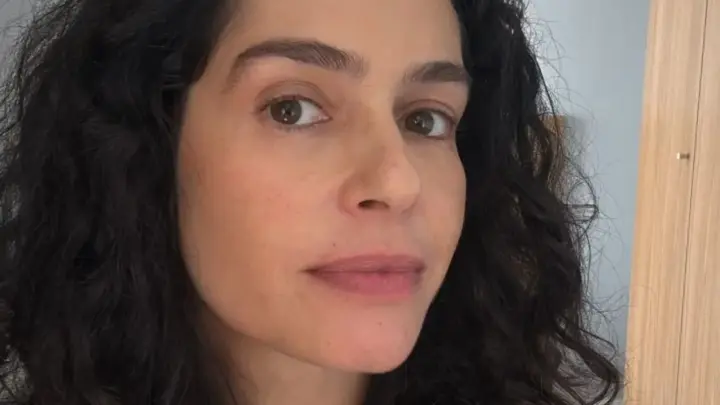 Maria Flor diz que terminou relacionamento por ex não escovar os dentes