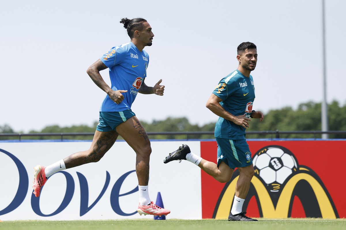 copa-do-mundo:-raphinha-volta-a-treinar-em-campo-com-a-selecao