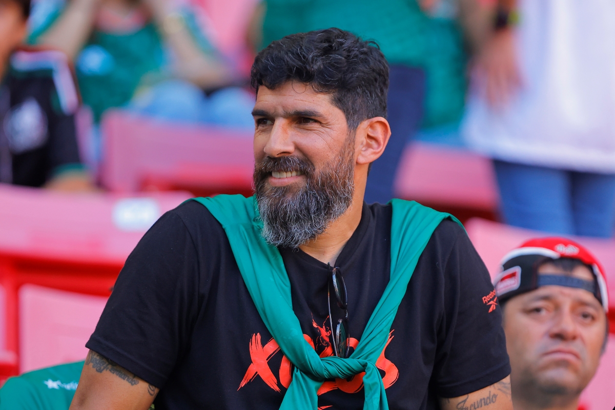 apos-eliminacao-na-copa,-loco-abreu-pode-assumir-selecao-uruguaia