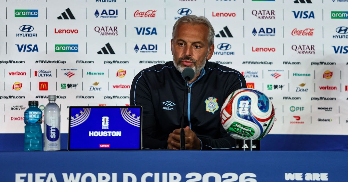 copa:-treinador-da-rd-congo-e-informado-sobre-morte-do-pai-durante-coletiva