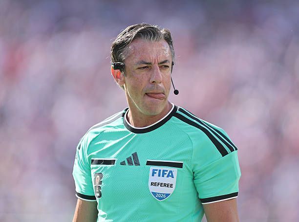 copa-do-mundo:-arbitros-brasileiros-chegam-a-4-vermelhos-com-claus