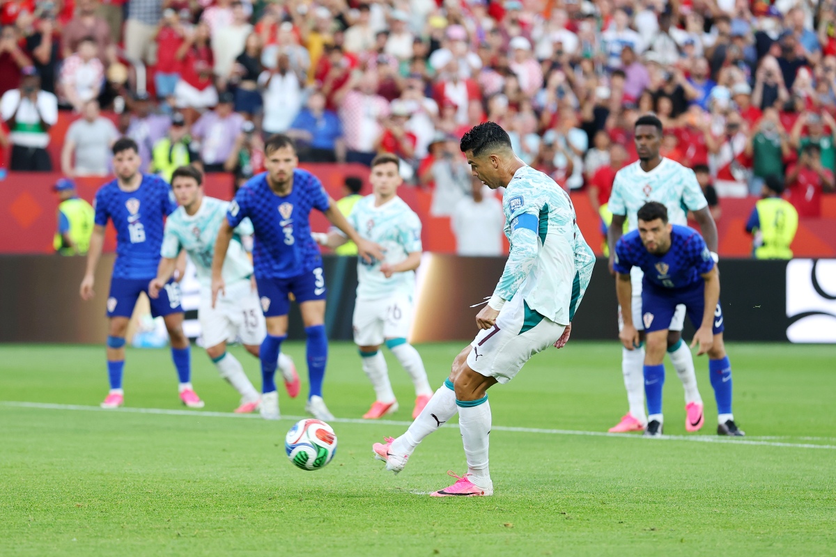 web-vai-a-loucura-com-gol-de-cristiano-ronaldo-em-vitoria-de-portugal