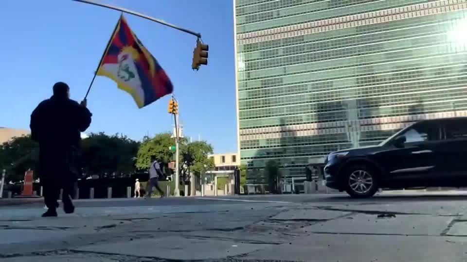 tibetano-morre-apos-atear-fogo-ao-proprio-corpo-perto-da-sede-da-onu-em-ny