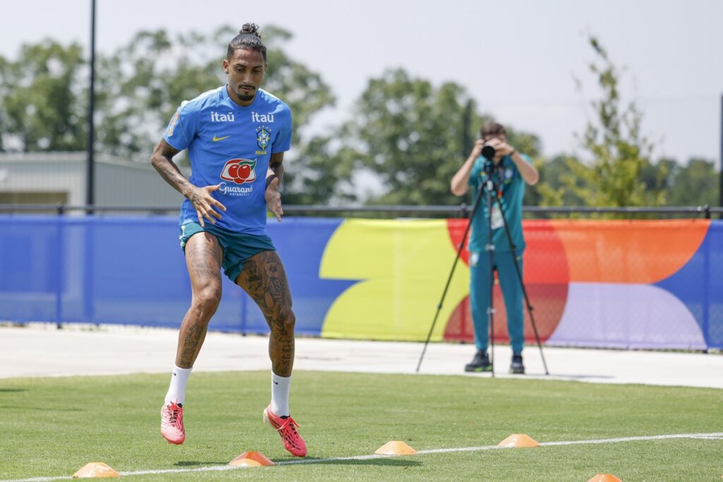 raphinha-volta-a-treinar-com-grupo-da-selecao-brasileira-apos-lesao