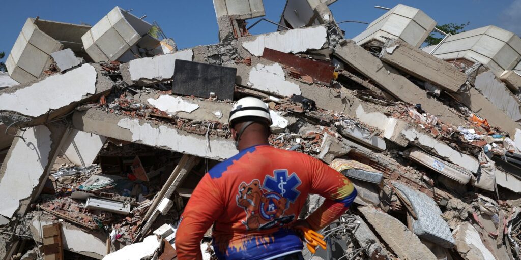 equipes-de-resgate-continuam-a-atuar-apos-terremotos-na-venezuela