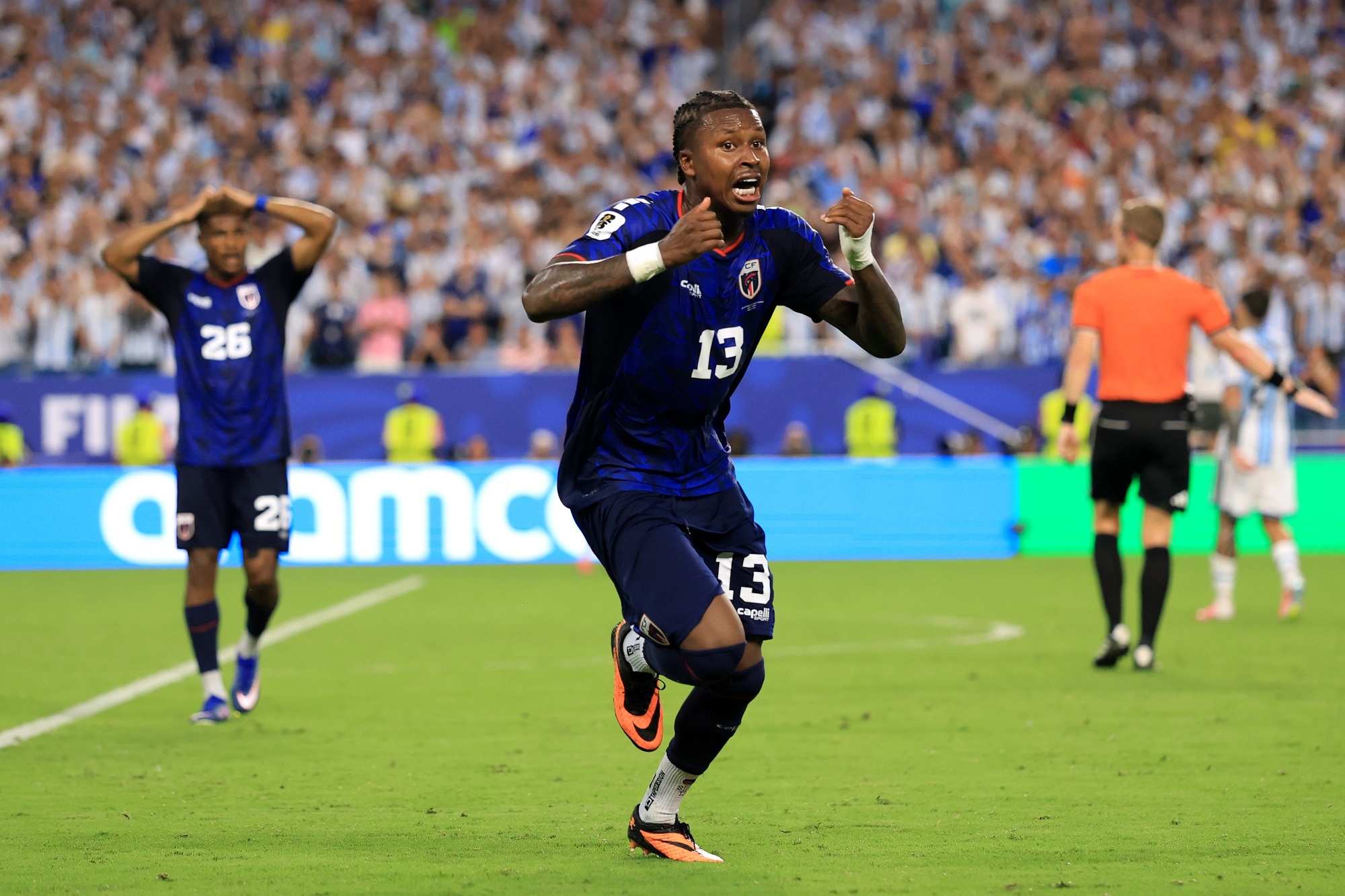 sidny-lopes-marca-golaco-para-cabo-verde-contra-argentina
