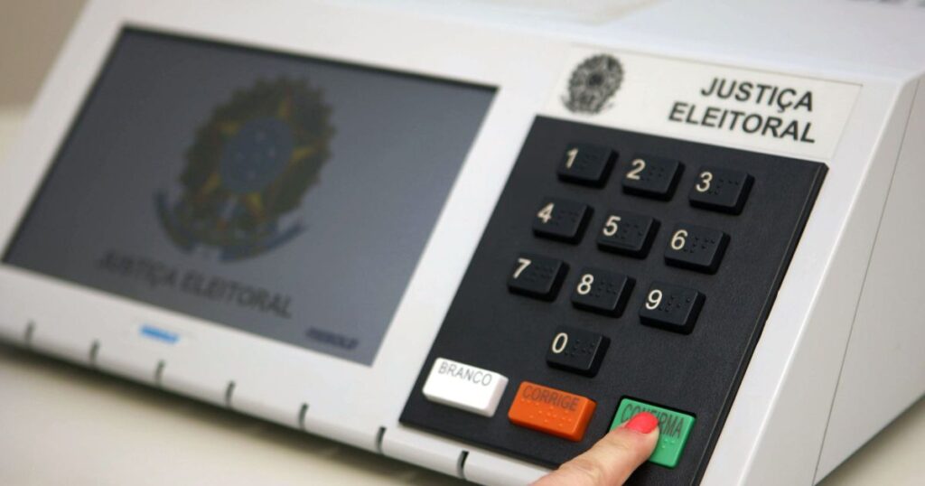 datafolha:-44%-dos-eleitores-se-identificam-com-direita;-39%-com-esquerda