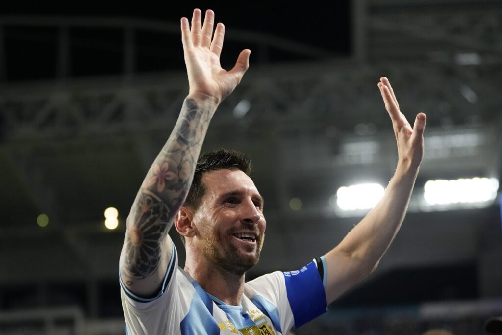 messi-responde-a-mbappe-e-volta-a-liderar-artilharia-da-copa;-veja-lista