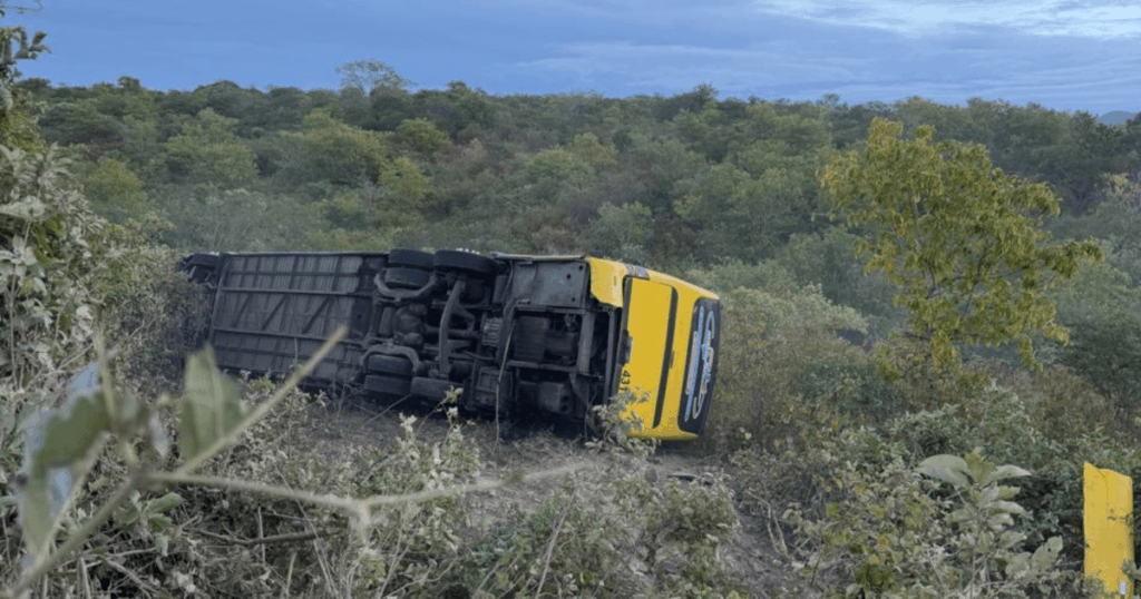 acidente-de-onibus-com-romeiros-no-ce-deixa-2-mortos-e-mais-de-20-feridos