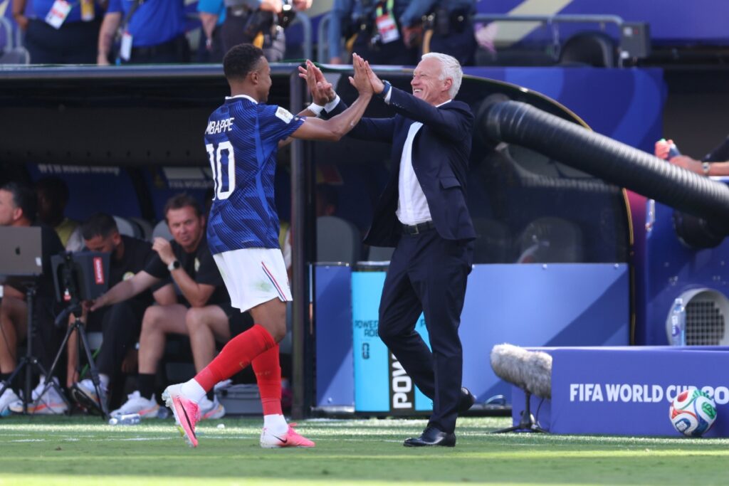 com-mbappe,-franca-divulga-escalacao-para-enfrentar-o-paraguai-na-copa