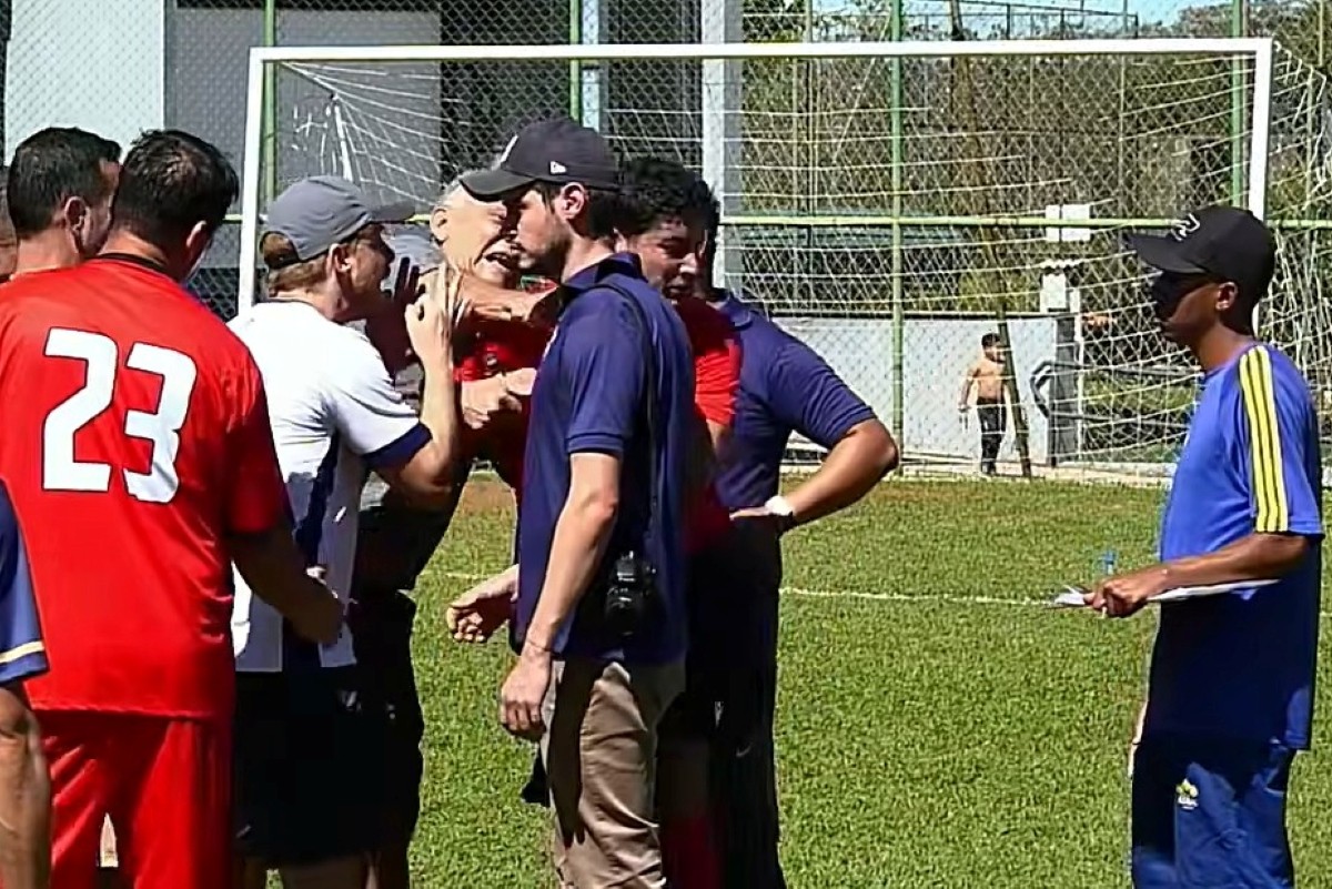 arbitro-e-agredido-com-soco-em-partida-de-futebol-amador-no-df