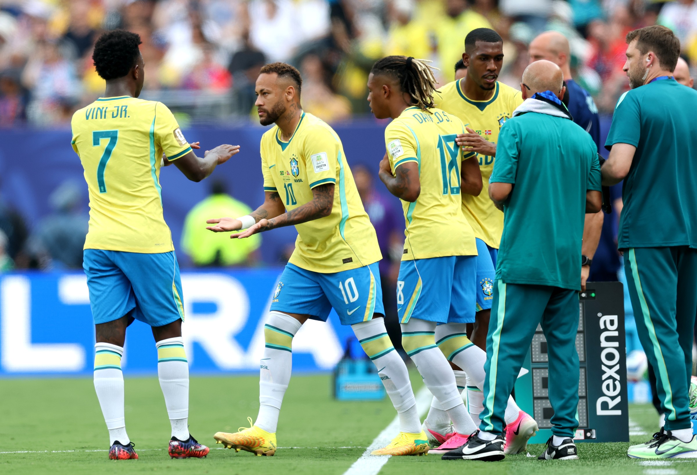 neymar-entra-no-lugar-de-martinelli-durante-o-2o-tempo-contra-noruega